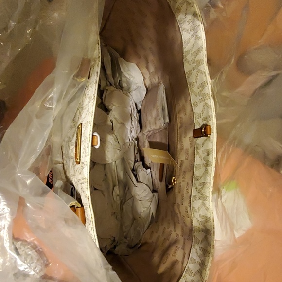 NWT MK Vanilla Jet Set Travel/weekender tote - Picture 3 of 8